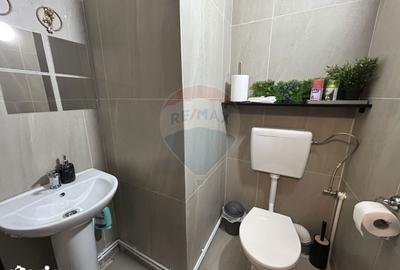 Spațiu comercial, de 48 mp, în Central - 4