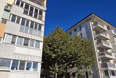 Apartament cu 2 camere semidecomandat, mobilat în Metalurgiei