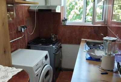 Apartament cu 3 camere semidecomandat în CET