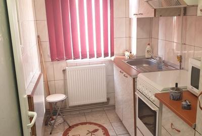 Apartament cu 2 camere semidecomandat în Obor