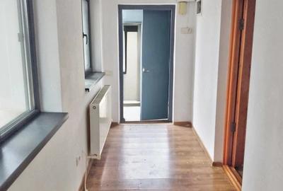 Casă cu 3 camere cu Teren 500 Mp în Central - 2