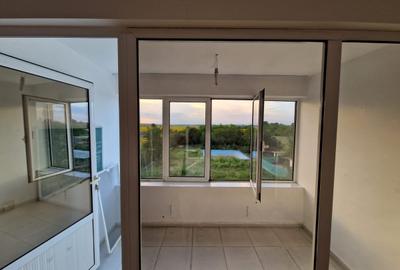 Casă cu 7 camere cu Teren 300 Mp în Central