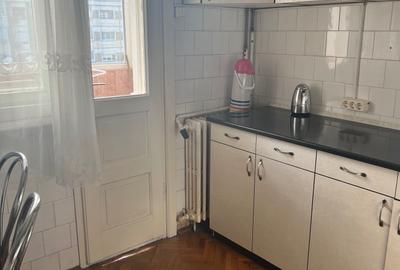 Apartament cu 3 camere decomandat în Exterior Vest