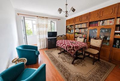 Apartament cu 4 camere decomandat în Central