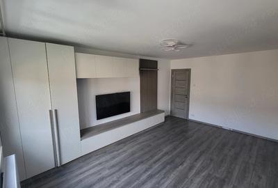 Apartament cu 2 camere decomandat în Tractorul