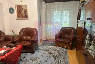 Apartament cu 3 camere decomandat în Drumul Sării