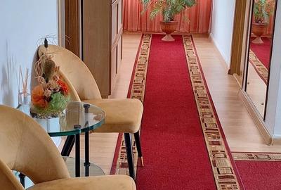 Casă cu 4 camere cu Teren 270 Mp în Central - 1