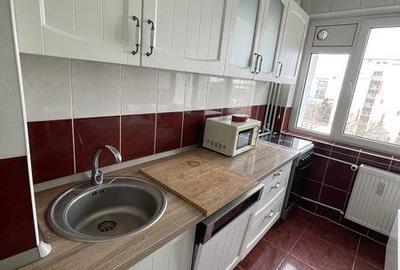 Apartament cu 3 camere semidecomandat, mobilat în Pajura