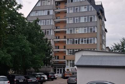 Apartament cu 5 camere în George Enescu