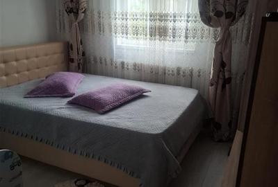 Apartament cu 3 camere semidecomandat, mobilat în Tătărași