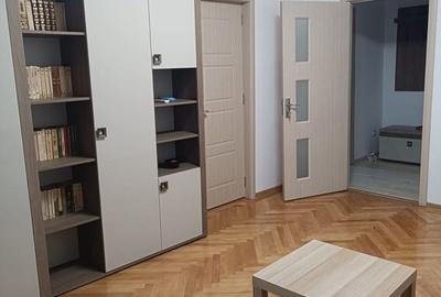 Apartament cu 2 camere decomandat în Crâng