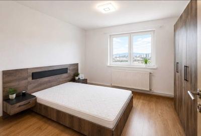 Apartament cu 2 camere decomandat în Tractorul