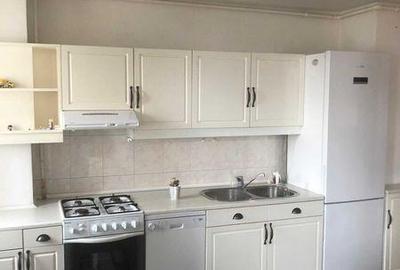 Apartament cu 3 camere, mobilat în Central - 1