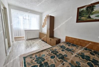 Apartament cu 3 camere semidecomandat în Micro 17 - 3
