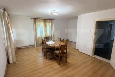 Casă cu 7 camere cu Teren 671 Mp în Central