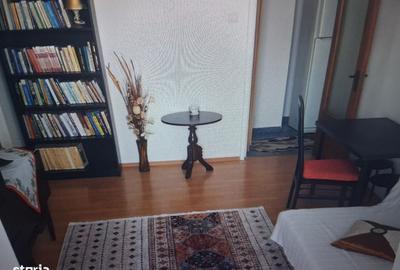Apartament cu 2 camere semidecomandat în Tei