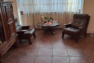 Casă cu 4 camere cu Teren 320 Mp în Colentina