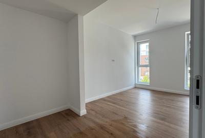 Apartament cu 3 camere semidecomandat în Pipera