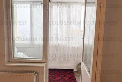 Apartament cu 3 camere decomandat în Calea București
