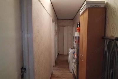 Apartament cu 4 camere semidecomandat în Exterior Vest