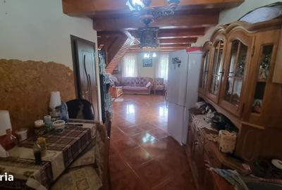 Casă cu 4 camere în Hidiș