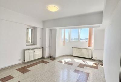 Apartament cu 4 camere în Văcăresti