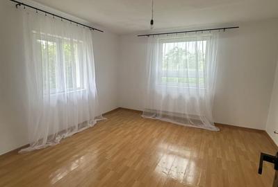 Casă cu 4 camere în Centura