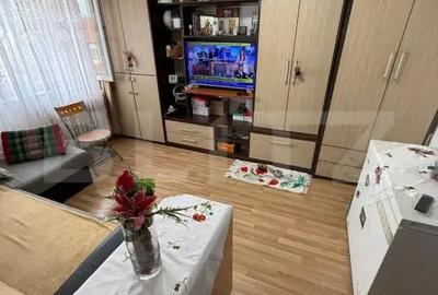 Garsonieră decomandată în Central