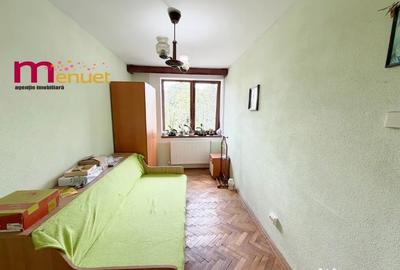 Apartament cu 3 camere semidecomandat în Central