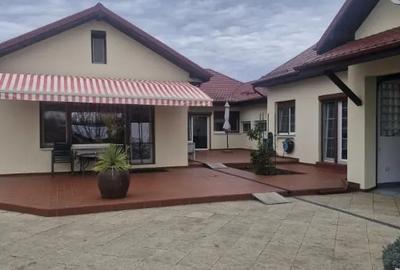 Casă cu 7 camere cu Teren 7250 Mp în Central - 2