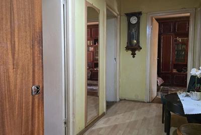 Apartament cu 3 camere decomandat în Progresul