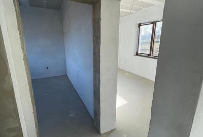 Casă cu 4 camere cu Teren 700 Mp în Central