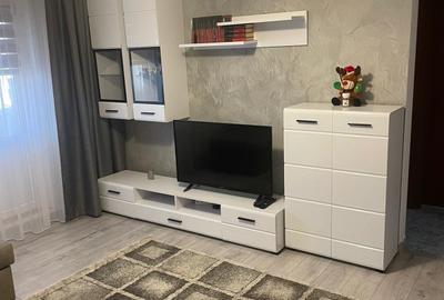Apartament cu 2 camere semidecomandat, mobilat în Narcisa
