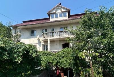 Casă cu 10 camere cu Teren 650 Mp în Central - 2