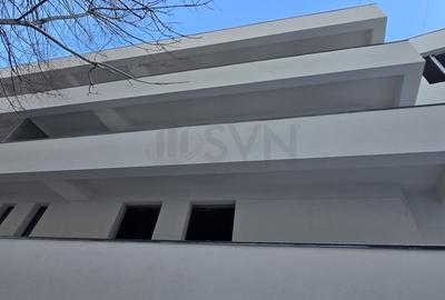 Apartament cu 4 camere semidecomandat în Mihai Bravu