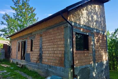 Casă individuală cu 5 camere cu Canalizare în Capul Câmpului - 4