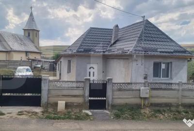 Casă cu 2 camere cu Teren 700 Mp în Central