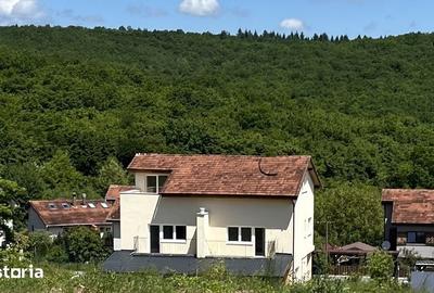 Casă cu 6 camere cu Teren 810 Mp în Gilău