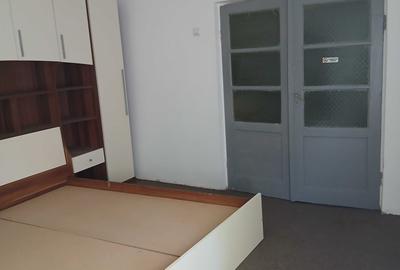 Casă cu 4 camere în Andronache - 1