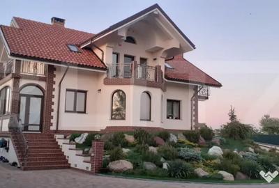 Casă cu 5 camere cu Teren 2743 Mp în Sud - 1