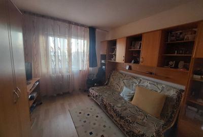 Apartament cu 3 camere decomandat în Alecu Russo