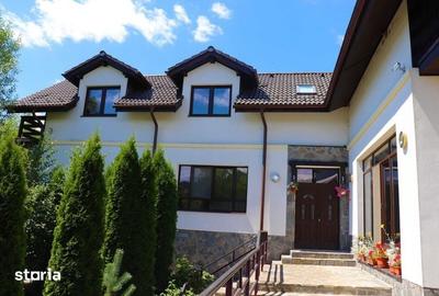 Casă cu 4 camere cu Teren 790 Mp în Central