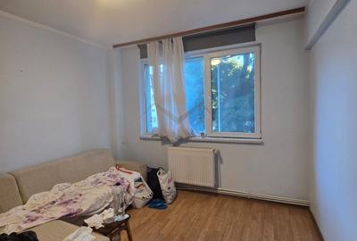 Apartament cu 2 camere semidecomandat în Piața Unirii