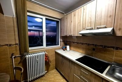Apartament cu 3 camere semidecomandat în Giulești
