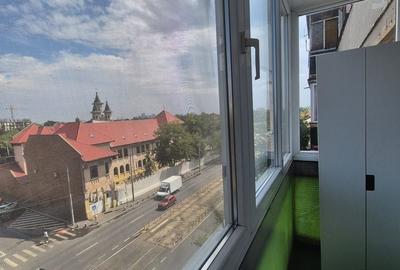 Apartament cu 2 camere decomandat, mobilat în Eroii Revoluției