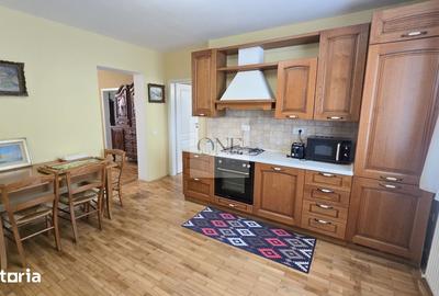 Apartament cu 3 camere în Schei