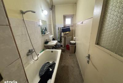 Apartament cu 3 camere decomandat, mobilat în Central
