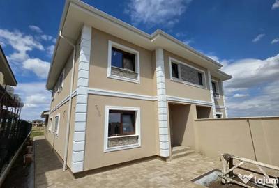 Casă cu 5 camere cu Teren 230 Mp în Dumbrăvița