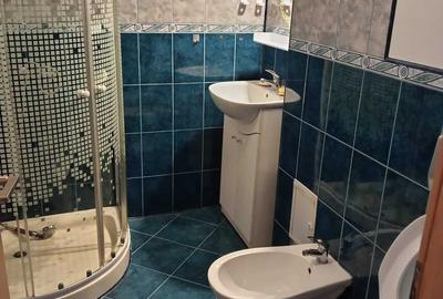 Apartament cu 2 camere decomandat în Tractorul