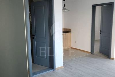 Apartament cu 3 camere semidecomandat în Semicentral